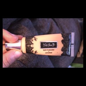 Kat Von D lock it concealer